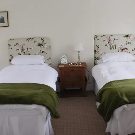 Hollyburn Bed And Breakfast-3
